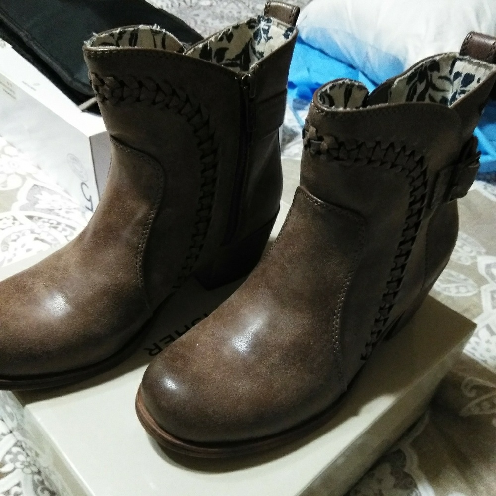 Roxy ankle booties